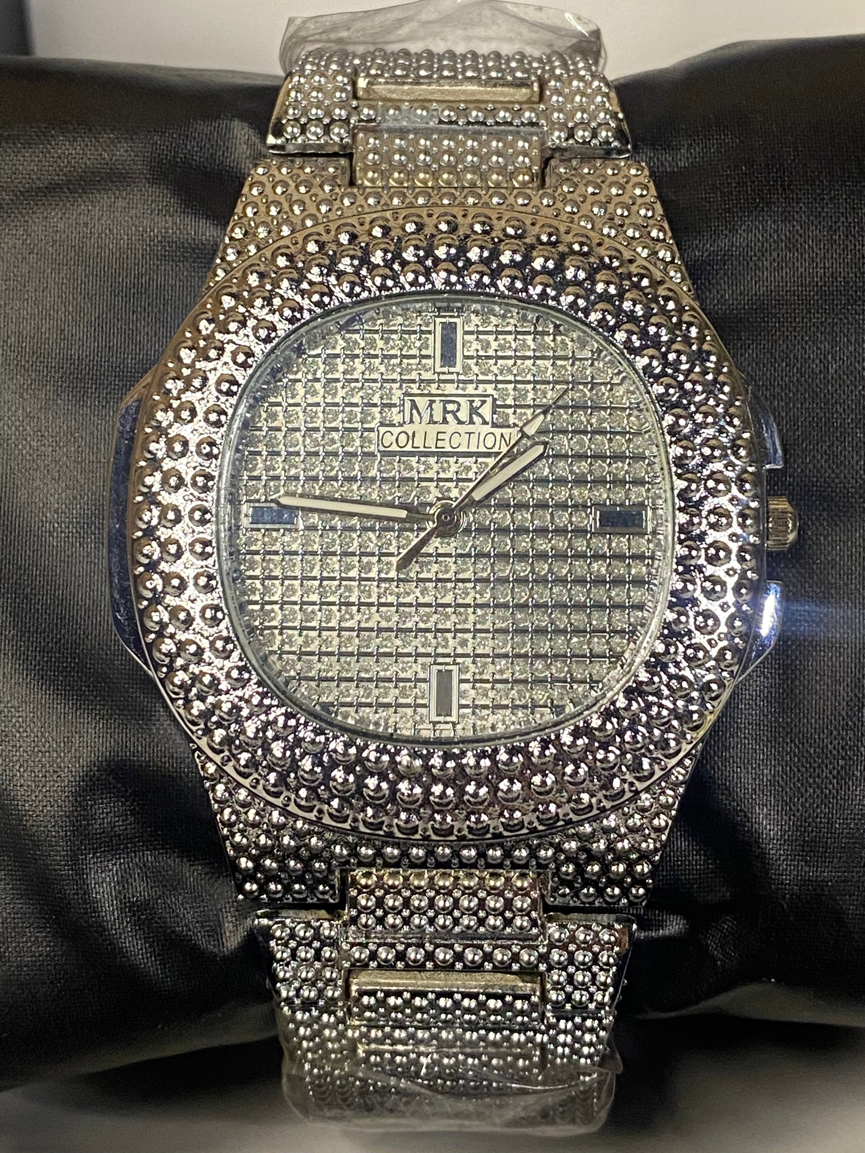 Classic Silver Royal Iced Watch – Premium Shine Collection