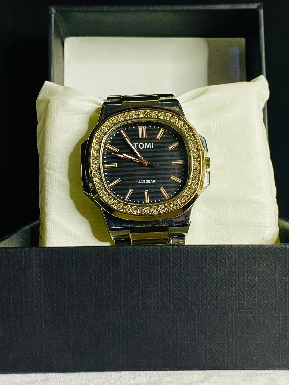 TOMI FACEGEAR Luxury Men's Analog Wristwatch – Black Dial, Gold Bezel with Crystals, Two-Tone Stainless Steel Band