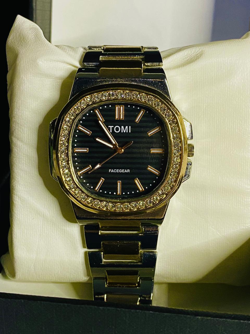 TOMI FACEGEAR Luxury Men's Analog Wristwatch – Black Dial, Gold Bezel with Crystals, Two-Tone Stainless Steel Band