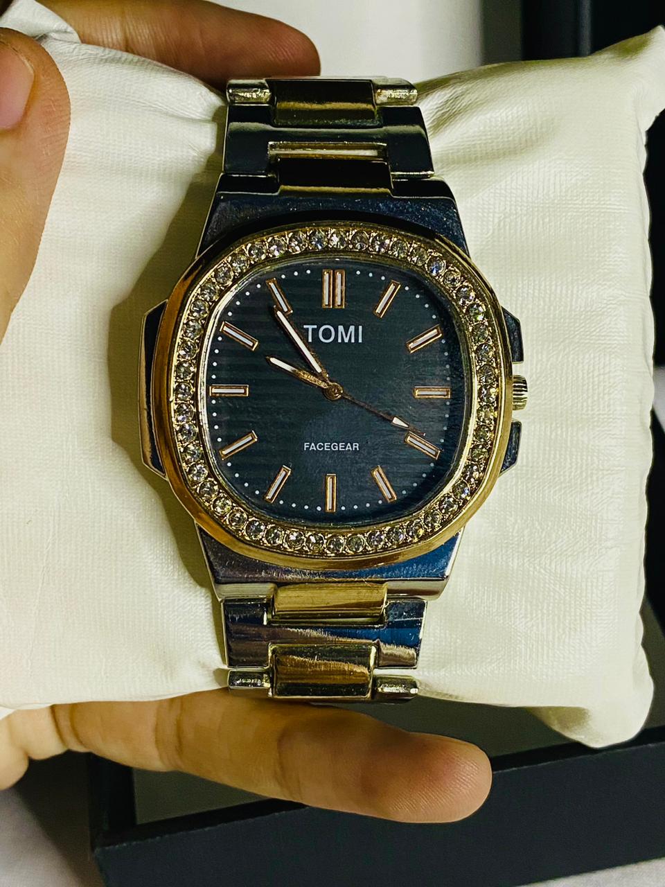 TOMI FACEGEAR Luxury Men's Analog Wristwatch – Black Dial, Gold Bezel with Crystals, Two-Tone Stainless Steel Band